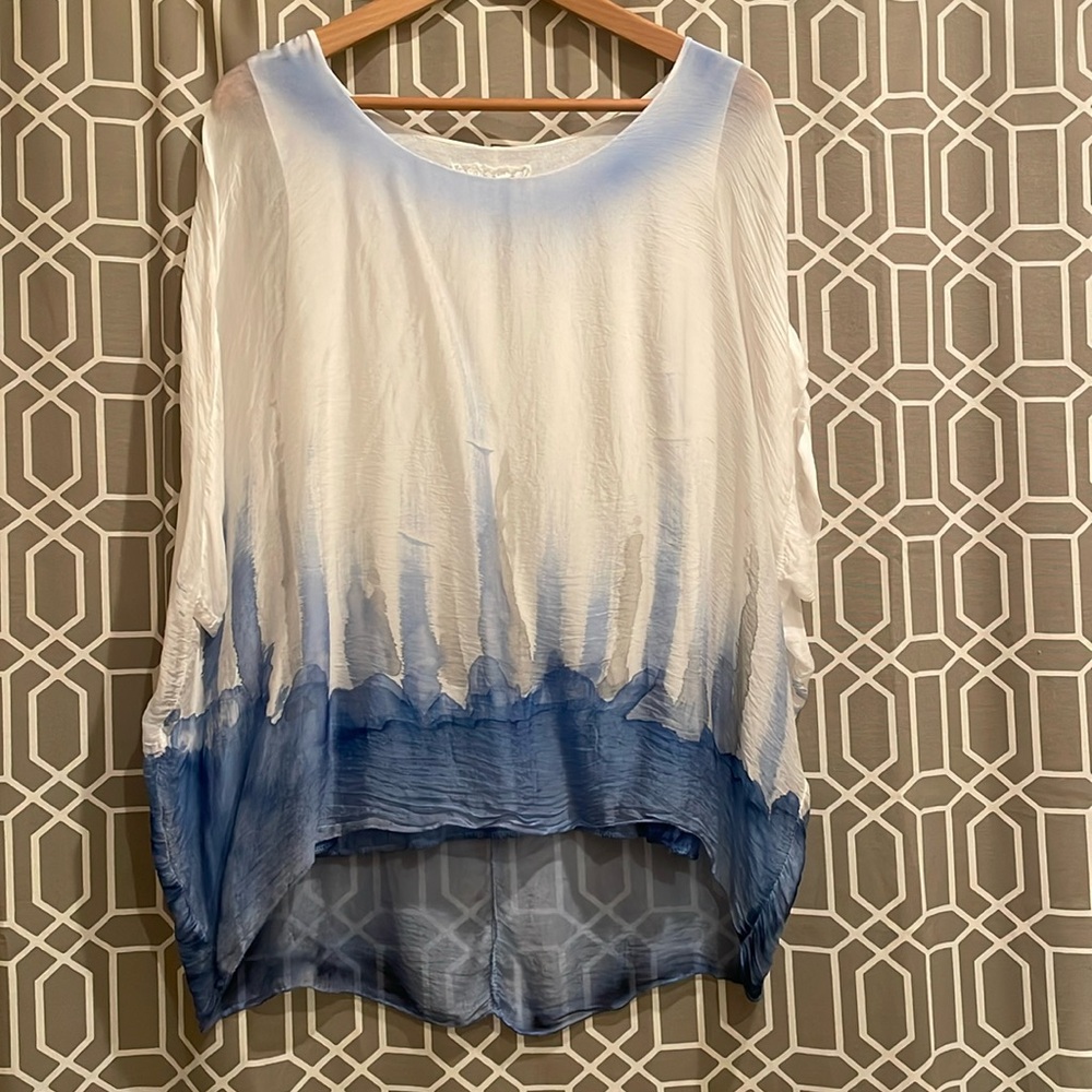 Women’s blouse, made in Italy. Size medium. Viscose material.